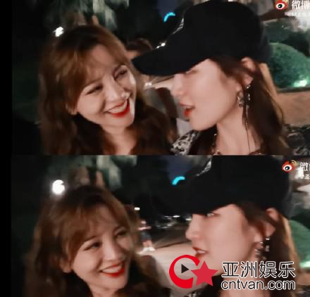 金莎冒充追求者给孟佳送玫瑰花娃娃 姐姐们太会玩了!
