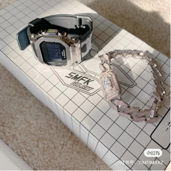 不是所有限量款,都值得这种「高规格」期待。G-SHOCK + SMFK不定时男女炸街