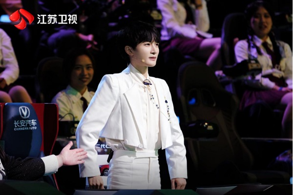 《2060》周深抵达星环城 引航员“抢人大战”各出奇招